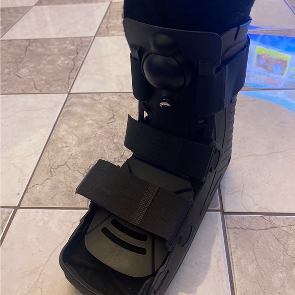 Inflatable walking boot - Picture 8 of 10